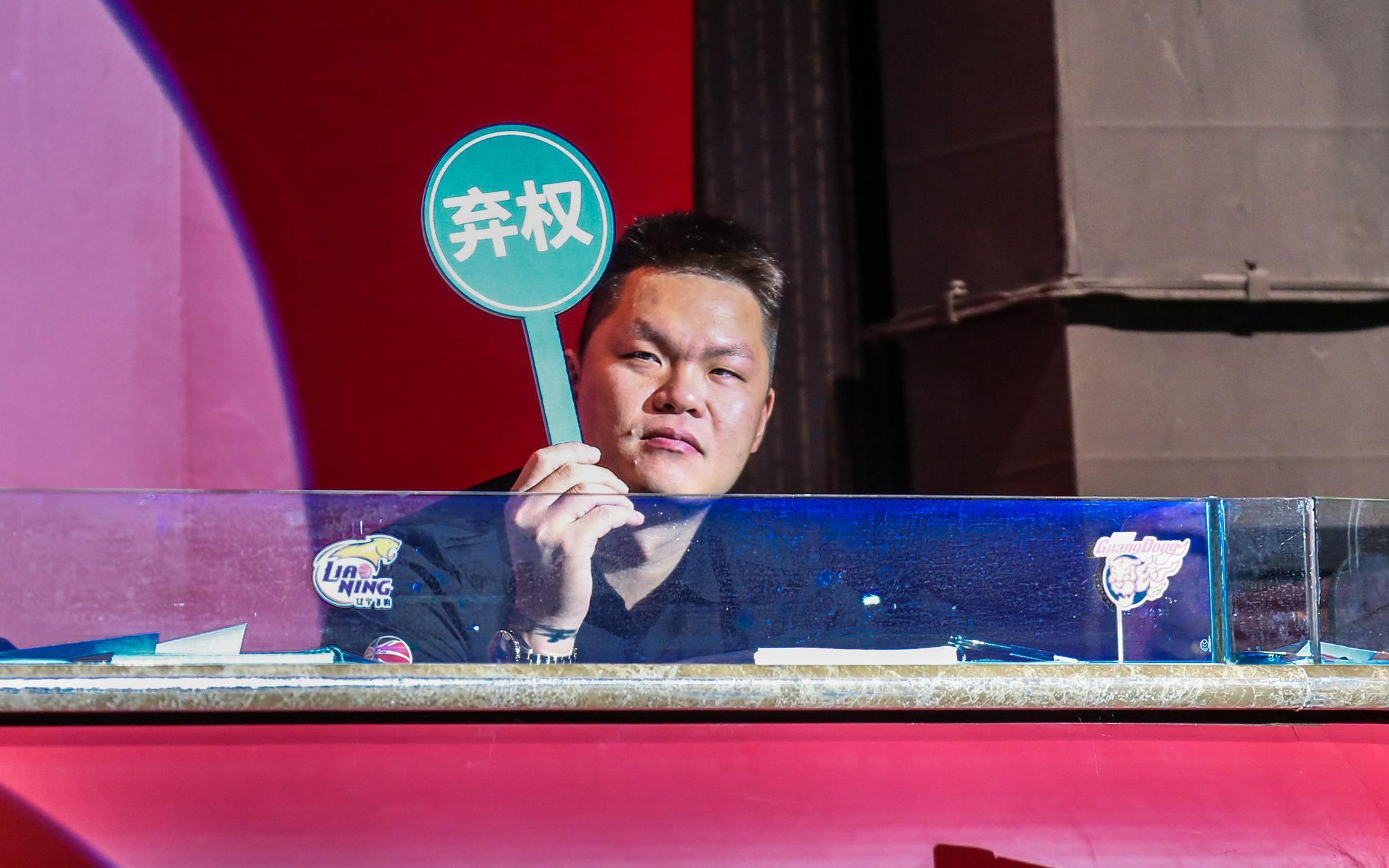 宏遠速遞！朱芳雨做重要決定，杜鋒也表明態度，徐杰婉拒豪門邀請