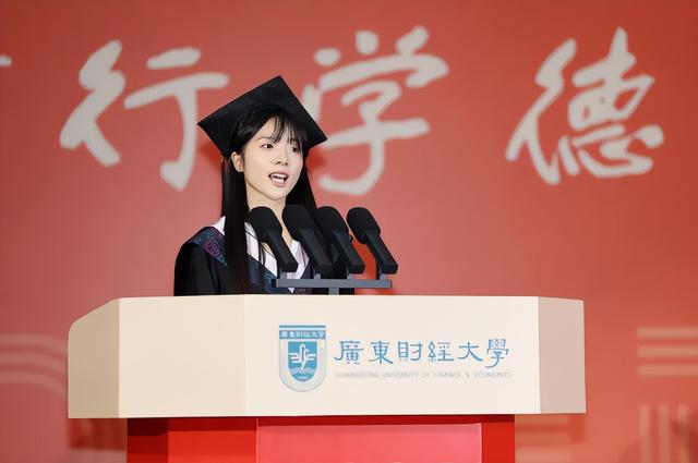 “南枝”畢業了！《給阿嬤的情書》主演李思潼現身廣財畢業典禮；本人回應“金融專業跨界當演員”：金融的理性思維，更能看清現實的復雜