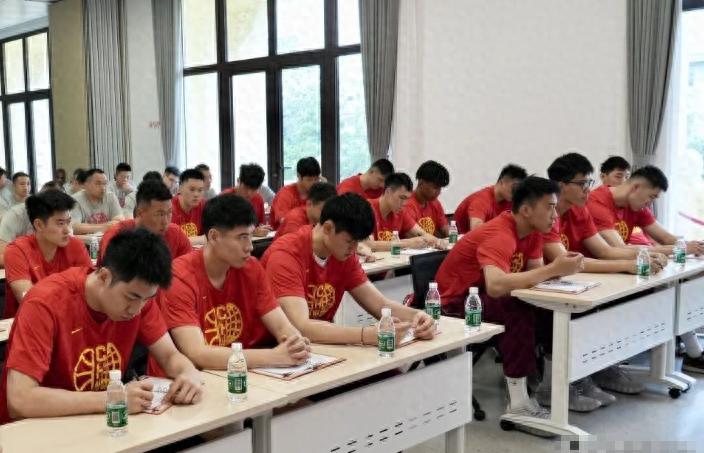 正式確認！31歲中國男籃老將擔任國家隊長，球迷：他有號召力