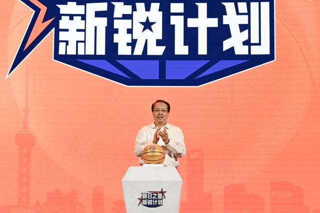 龔正調研體育產業和文商旅體展融合重點項目，并出席上海男籃賽季總結大會