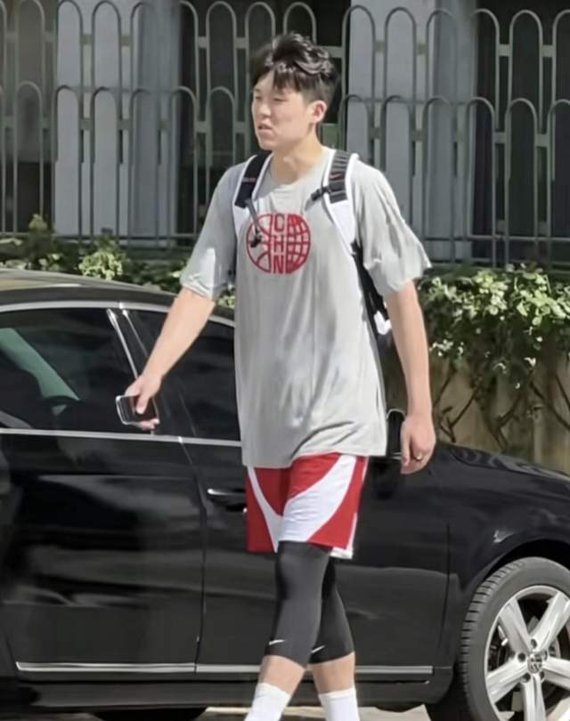 中國男籃加速換血！胡明軒等5人離隊，楊瀚森領銜國青四巨頭重聚